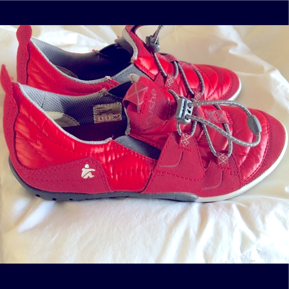 Cushy foot wear shoes size 5